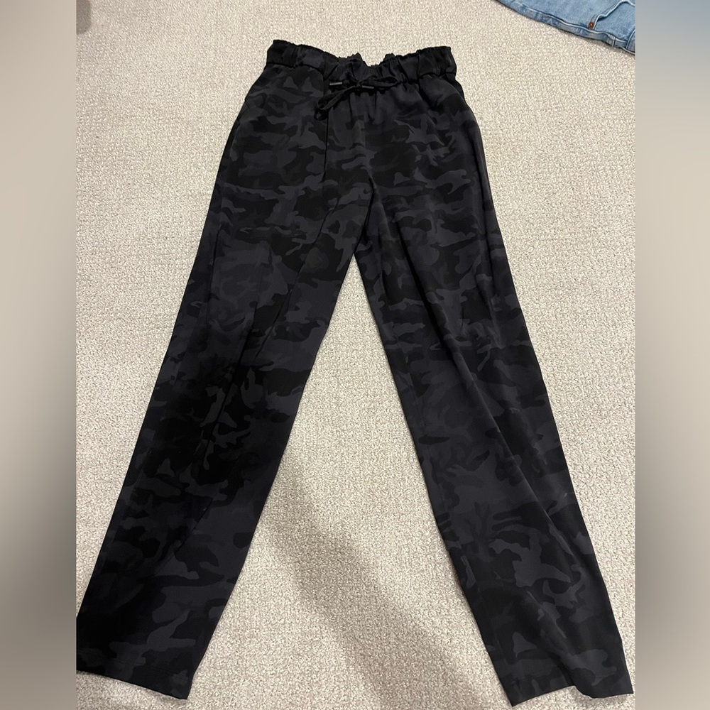 EUC Lululemon Black Camouflage Joggers